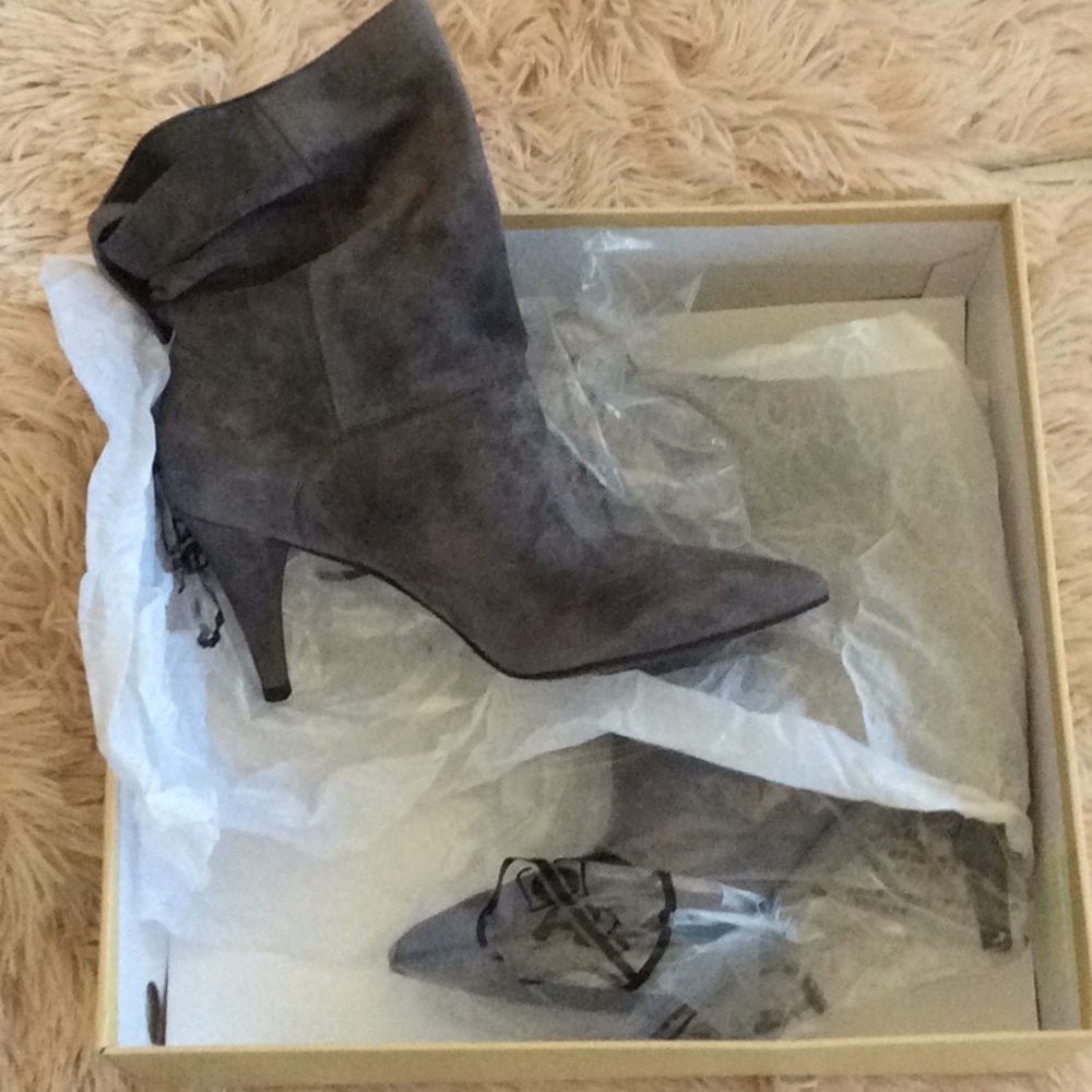 🐘💙NEW Michael Kors Charcoal Carey Booties 8.5 - Picture 5 of 5